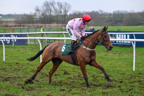Comanche Magic, wins by 9 lengths at Catterick